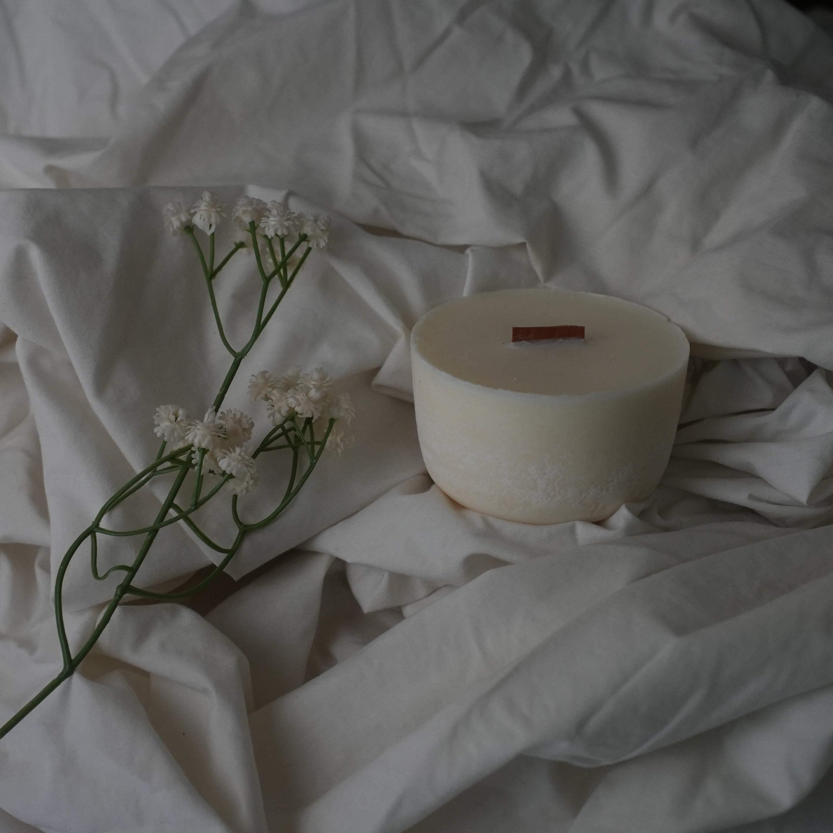 FRESH linen scented soy candle