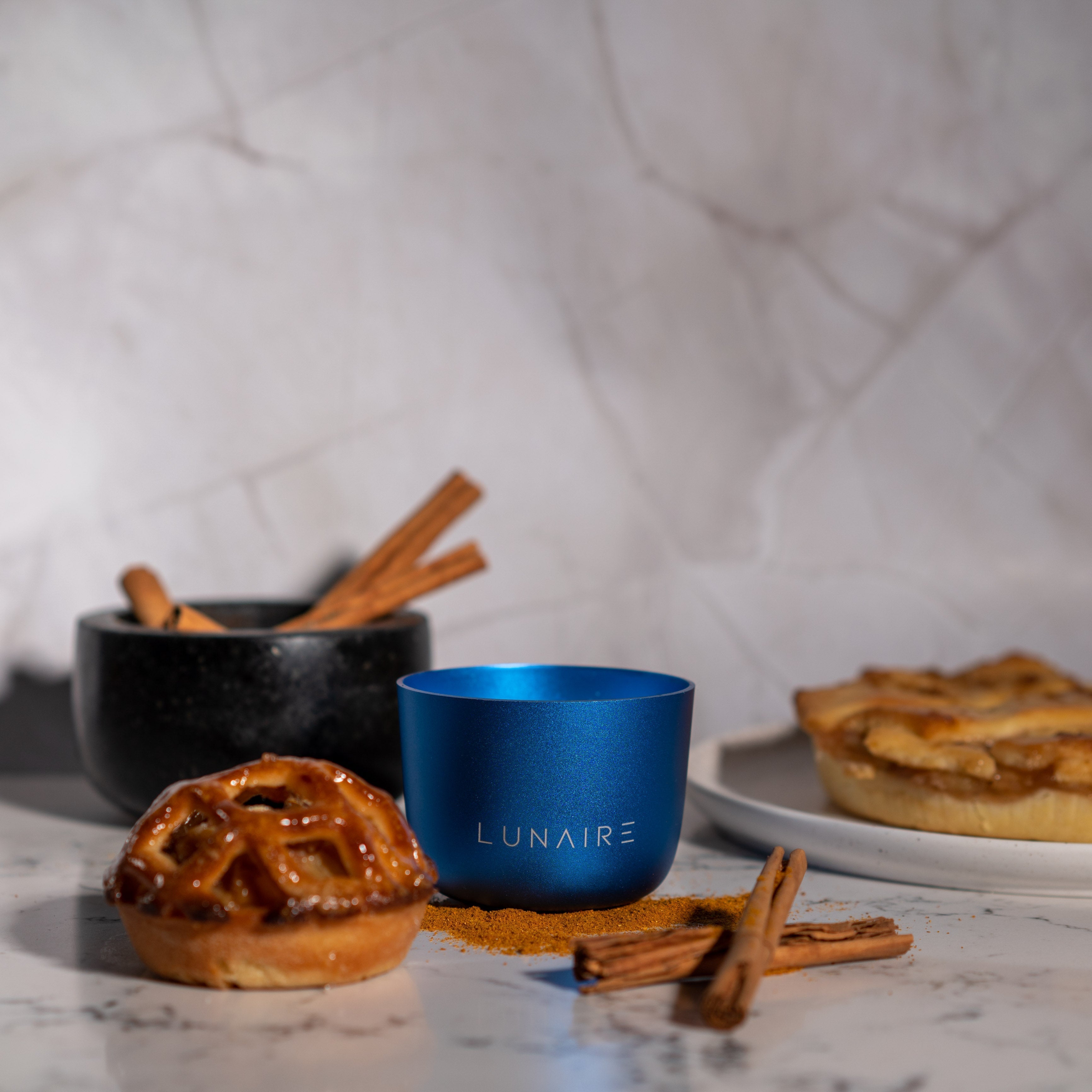 Sapphire Lunaire Auminium Candle with baked apple pie and cinnamon sticks 
